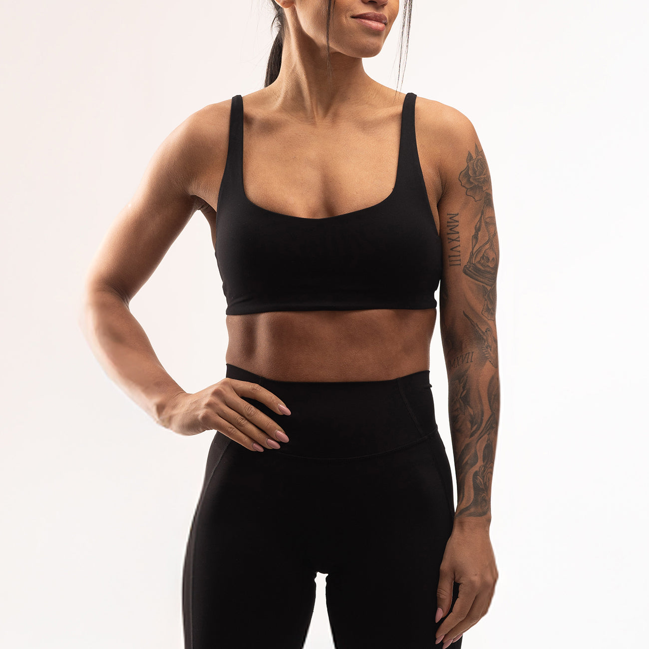 Ervaar-ultiem-comfort-en-aanpasbaarheid-met-de-Fvria-Sportkleding-Bra-collectie.-Uitneembare-vulling-voor-flexibiliteit-bij-elke-workout.