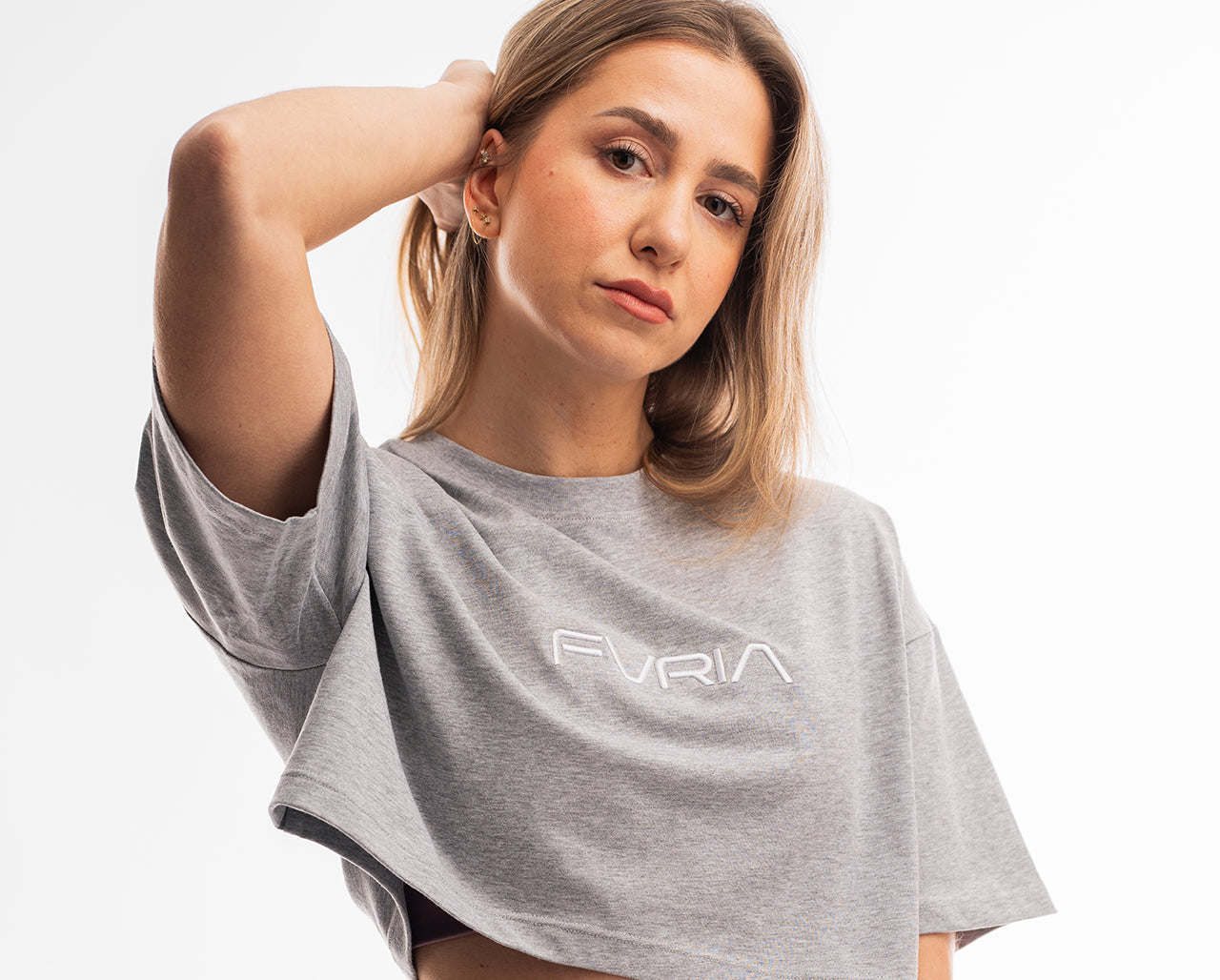 Vernieuwende-"Infinite-Classics"-collectie-van-Fvria-,-met-unieke-basics-gemaakt-van-premium-materialen-voor-ultiem-draagcomfort.-Tijdloze-stukken-die-stijl-en-comfort-combineren,-perfect-om-je-sportkleding-garderobe-te-verrijken.